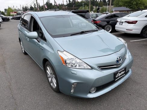 Used 2014 Toyota Prius V Five FWD image 4