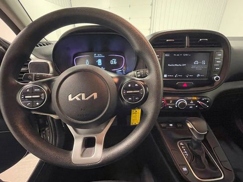 Used 2023 Kia Soul LX image 32
