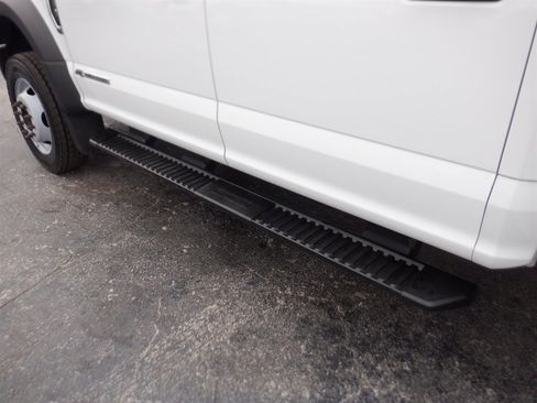 Used 2022 Ford F550 4x4 Crew Cab Super Duty w/ Power Equipment Group image 11