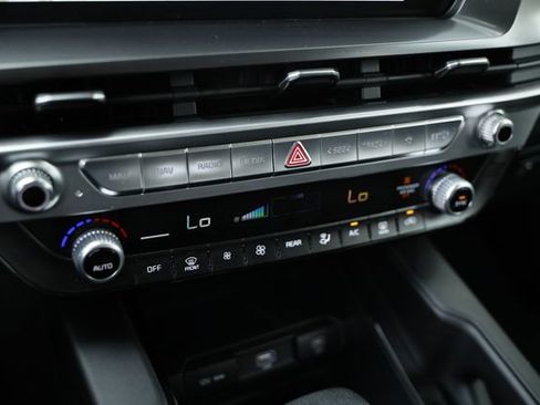 Used 2024 Kia Telluride LX FWD image 39