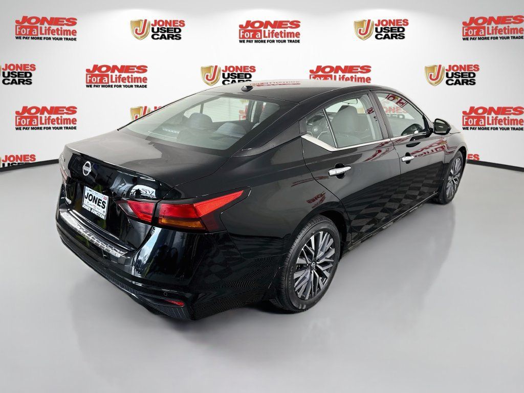 Certified 2023 Nissan Altima 2.5 SV w/ SV Premium Package FWD image 17