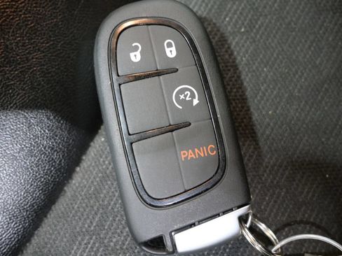 Used 2022 Jeep Cherokee Trailhawk AWD/4WD image 27