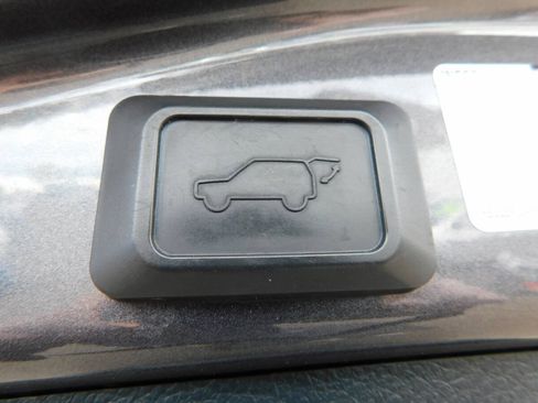 Used 2015 Toyota RAV4 Limited w/ Technology Package AWD/4WD image 6