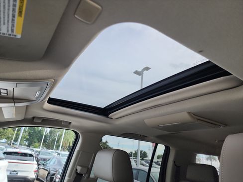 Used 2017 Chevrolet Suburban LT RWD image 32