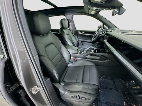 New 2025 Porsche Cayenne image 30