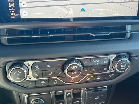 New 2026 Jeep Gladiator Mojave image 36