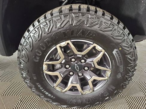 Used 2024 Chevrolet Colorado ZR2 w/ Technology Package image 33