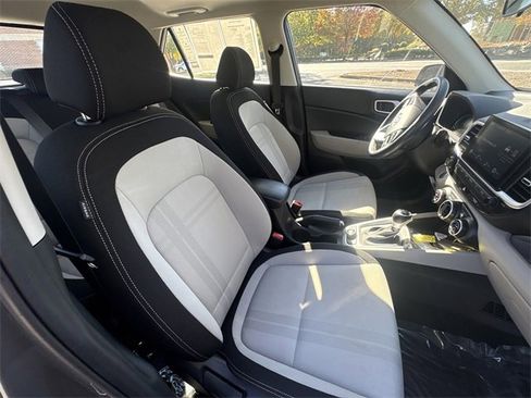Used 2024 Hyundai Venue SEL image 23