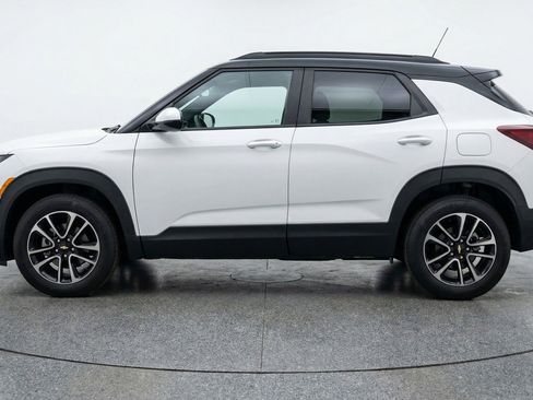 Used 2025 Chevrolet TrailBlazer LT FWD image 5