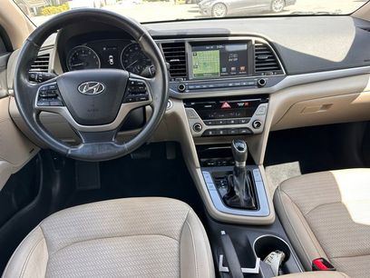 Used 2017 Hyundai Elantra Limited w/ Limited Tech Package 04