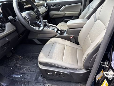 Used 2024 Chevrolet Colorado ZR2 w/ ZR2 Convenience Package III AWD/4WD image 9