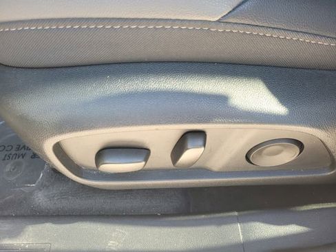 Used 2025 Chevrolet Equinox LT w/ Convenience Package II image 5