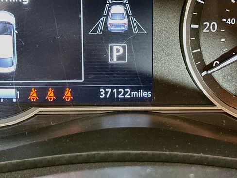 Used 2025 Nissan Versa SV FWD image 18