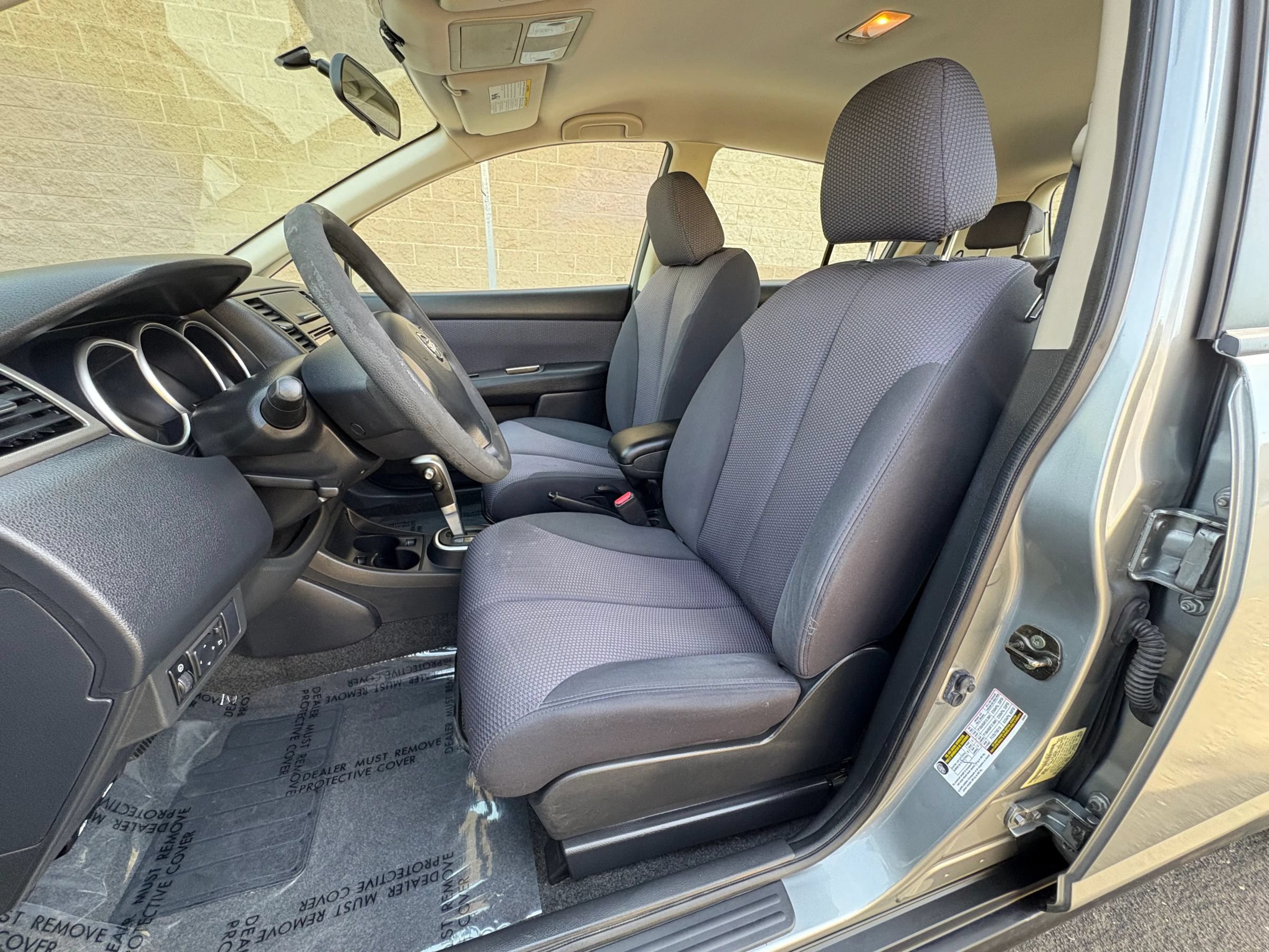 Used 2007 Nissan Versa Hatchback FWD image 10