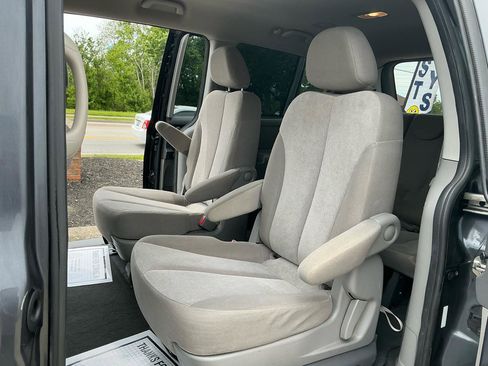 Used 2012 Kia Sedona LX w/ PWR Pkg FWD image 10