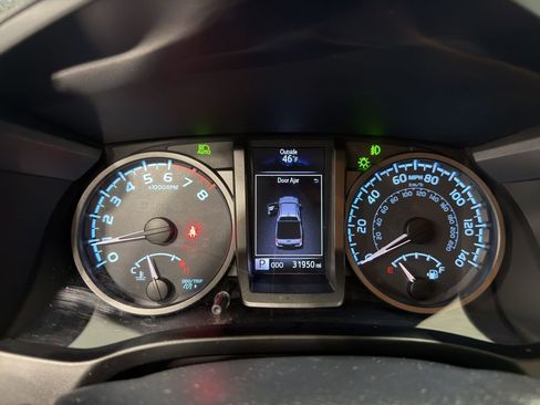 Used 2019 Toyota Tacoma TRD Sport w/ Technology Package image 30