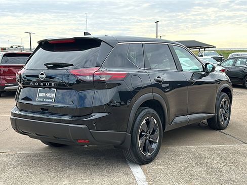 Certified 2025 Nissan Rogue SV image 8