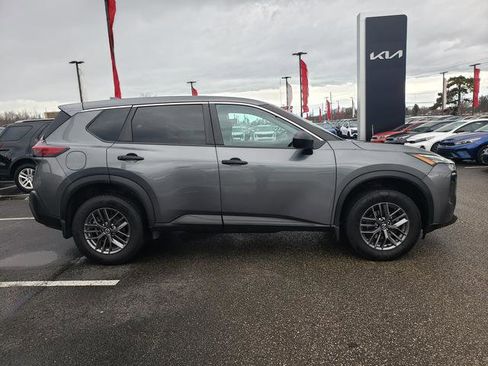 Used 2021 Nissan Rogue S image 2