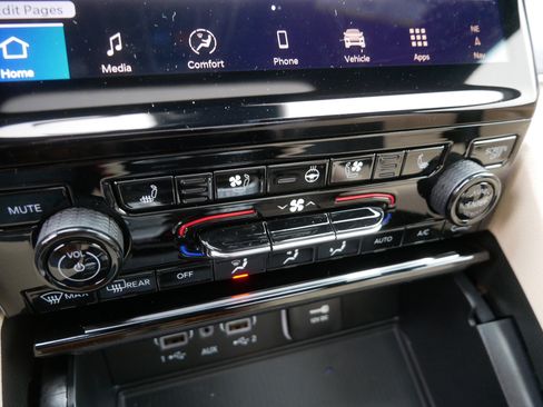 New 2025 Jeep Grand Cherokee Limited w/ Luxury Tech Group II image 16