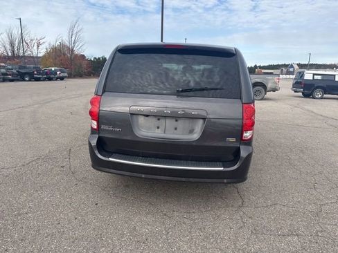 Used 2019 Dodge Grand Caravan SE w/ Rear Park Assist Package image 17