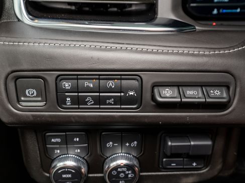 Used 2024 GMC Yukon Denali Ultimate image 32