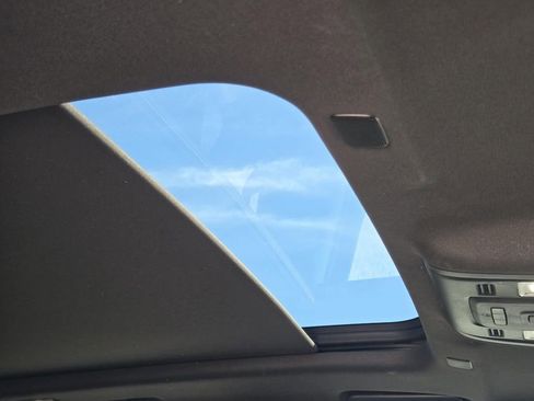 Used 2022 Chevrolet Tahoe LT w/ LT Signature Package image 10