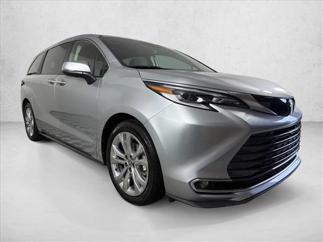 Used 2022 Toyota Sienna Platinum FWD image 1