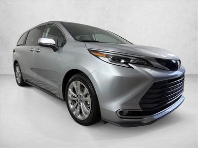 Used 2022 Toyota Sienna Platinum