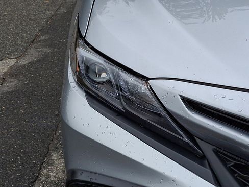 Used 2024 Toyota Camry SE FWD image 9