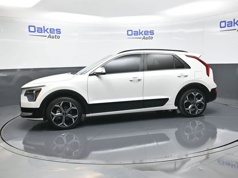 Certified 2023 Kia Niro EX Touring image 5