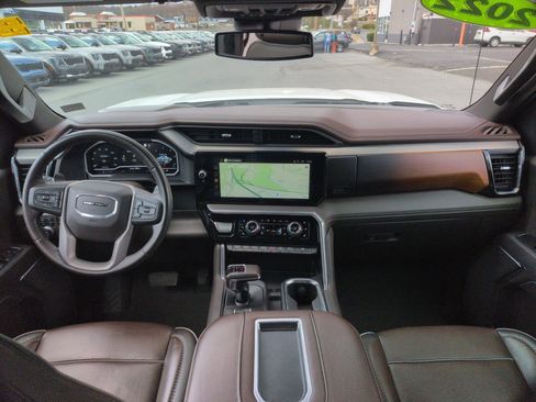 Used 2022 GMC Sierra 1500 Denali AWD/4WD image 9