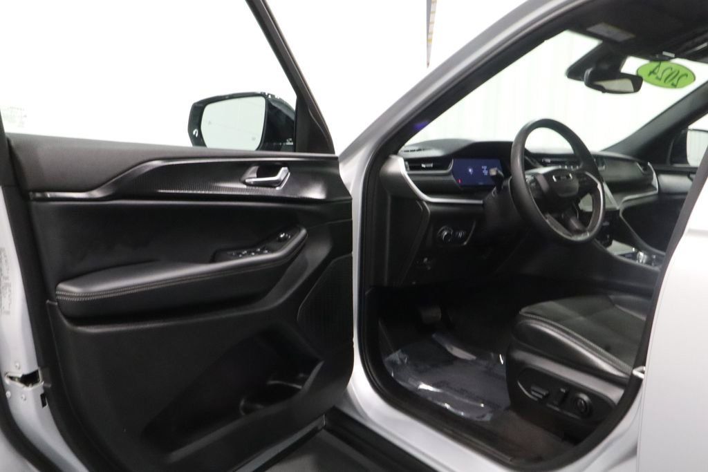 Certified 2024 Jeep Grand Cherokee Altitude AWD/4WD image 9