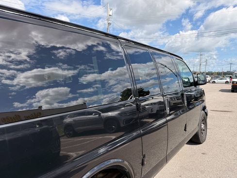 Used 2010 GMC Savana 1500 LS RWD image 35