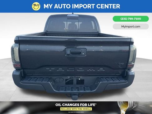 Used 2022 Toyota Tacoma TRD Off-Road image 4