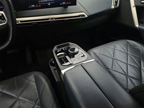 Used 2022 BMW iX xDrive50 w/ Premium Package image 19