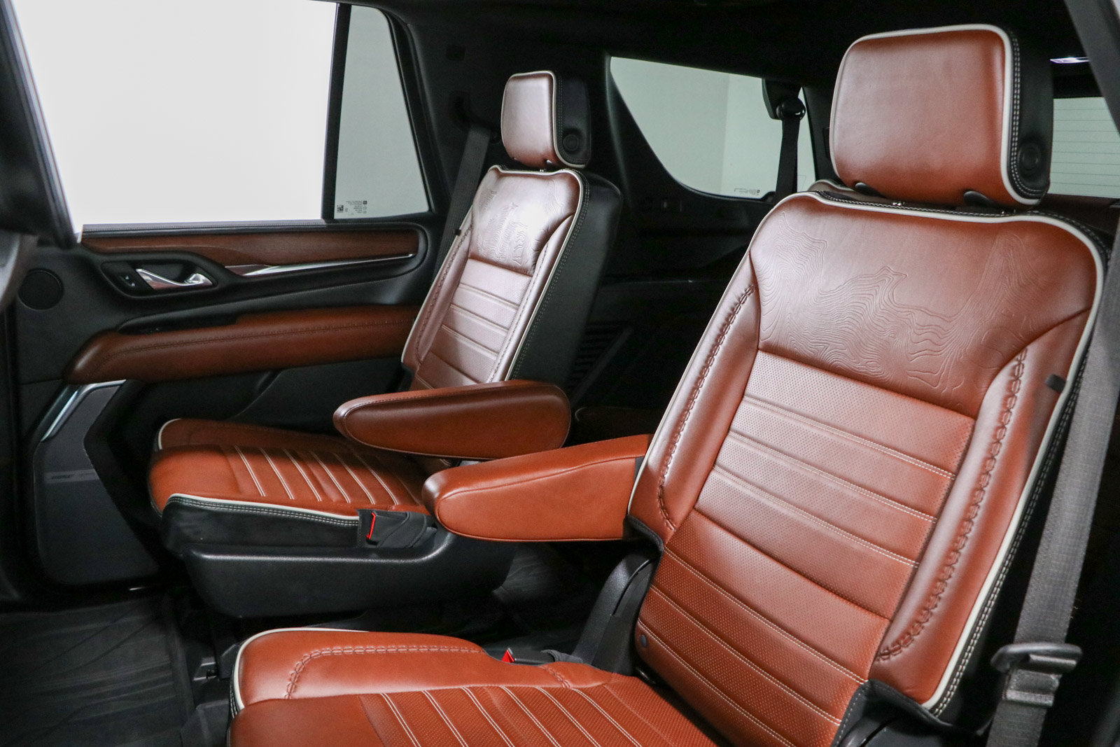 Used 2023 GMC Yukon Denali Ultimate AWD/4WD image 29