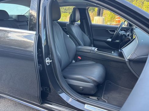 Used 2025 Mercedes-Benz E 350 4MATIC Sedan image 17