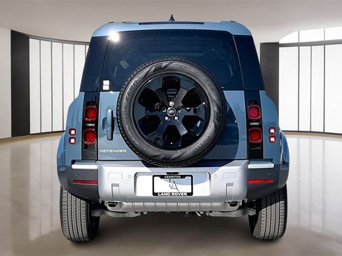 New 2025 Land Rover Defender 110 S image 4