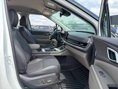 New 2026 Kia Carnival EX FWD image 24