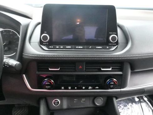 Used 2023 Nissan Rogue SV AWD/4WD image 17
