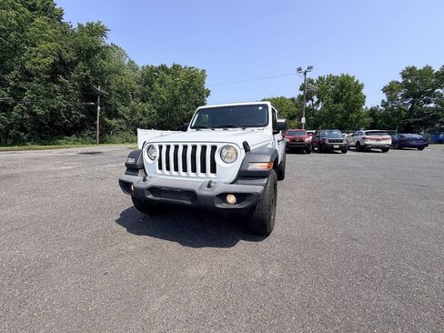 Used 2018 Jeep Wrangler Unlimited Sport AWD/4WD image 2