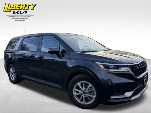 Used 2024 Kia Carnival LX image 1