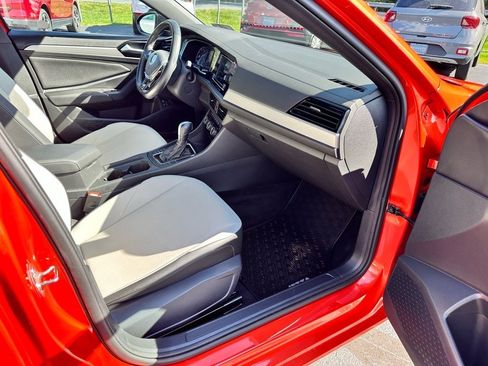 Used 2021 Volkswagen Jetta R-Line w/ R-Line Cold Weather Package image 9