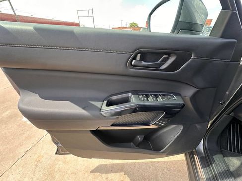 Certified 2025 Nissan Pathfinder SV w/ SV Premium Package FWD image 15