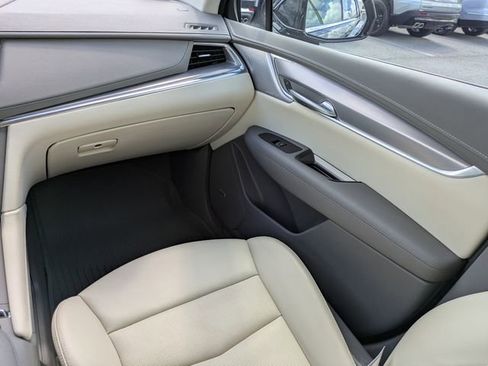 Used 2024 Cadillac XT5 Premium Luxury FWD image 17