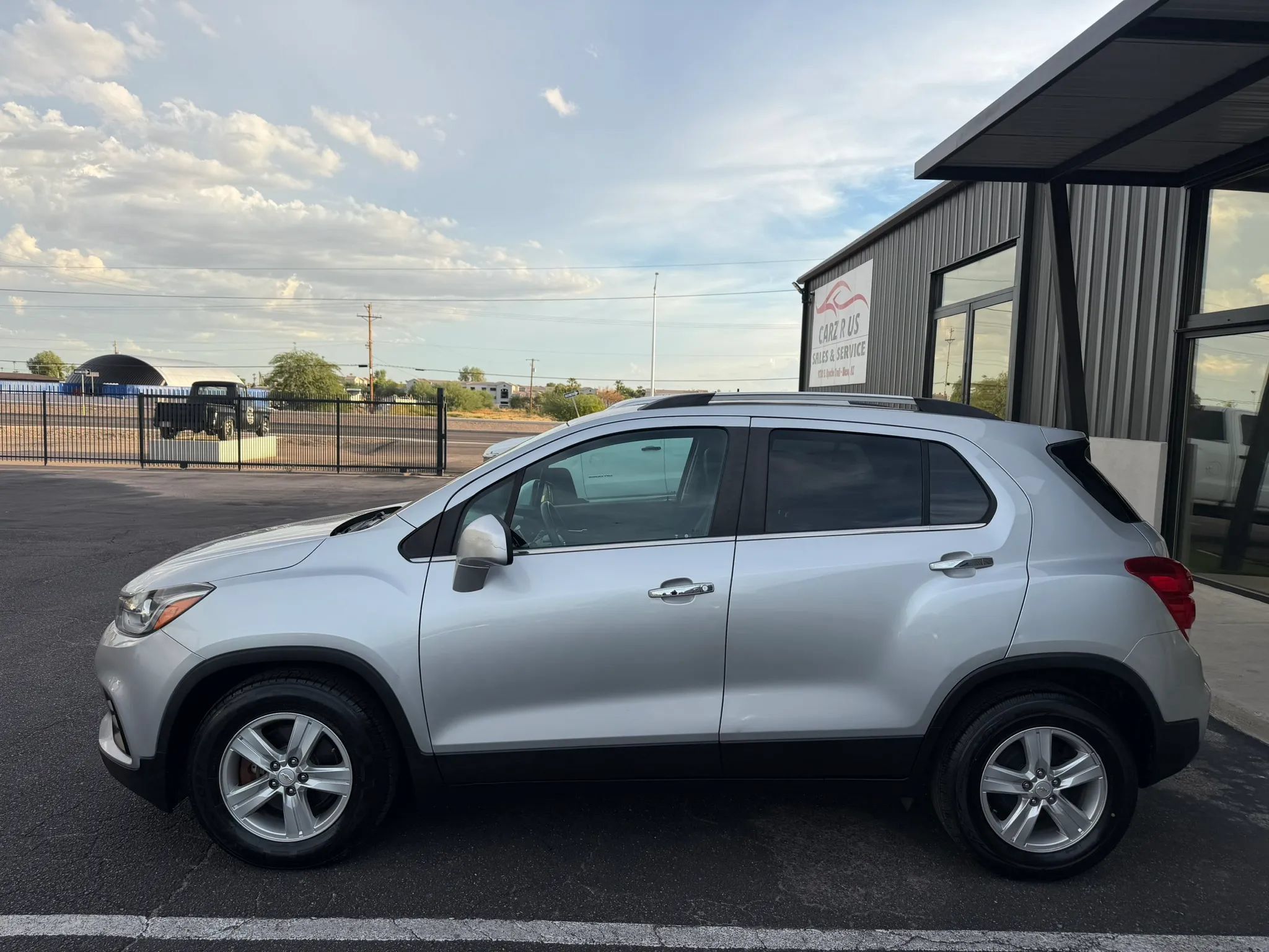 Used 2019 Chevrolet Trax LT w/ LT Convenience Package FWD image 4