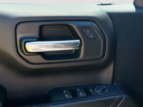 Used 2025 Chevrolet Silverado 1500 Custom Trail Boss w/ LPO, Dark Essentials Package image 17