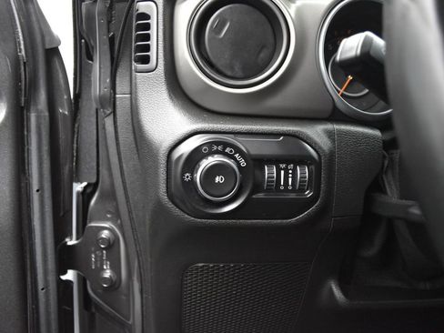 Used 2018 Jeep Wrangler Unlimited Sport S image 17