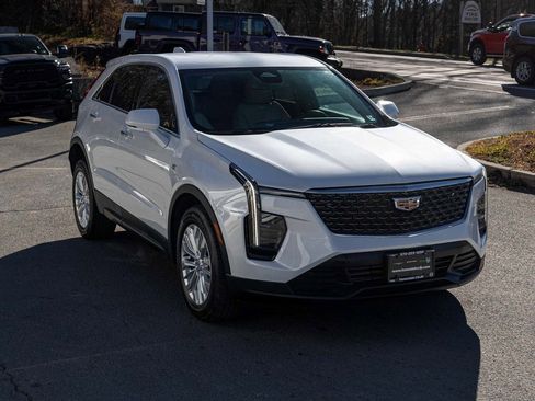 Used 2024 Cadillac XT4 Luxury w/ Trailering Package image 3