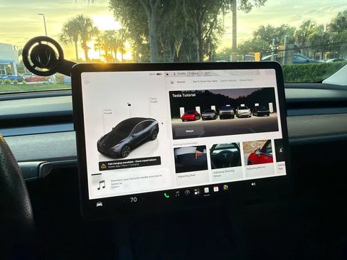 Used 2024 Tesla Model Y Long Range AWD/4WD image 7